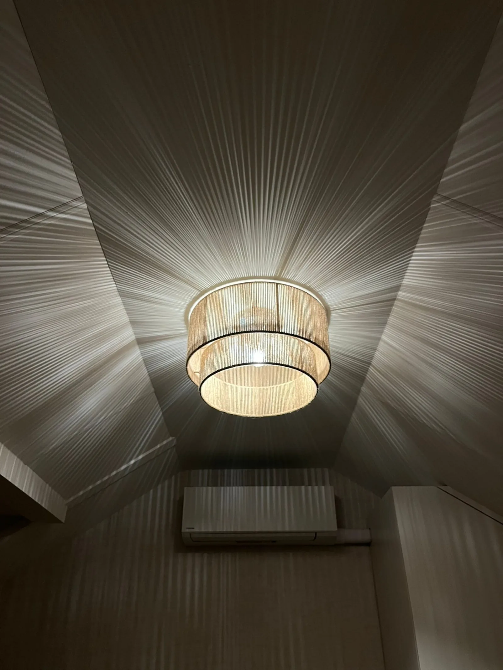 Decoratieve plafondlamp met lichtpatroon